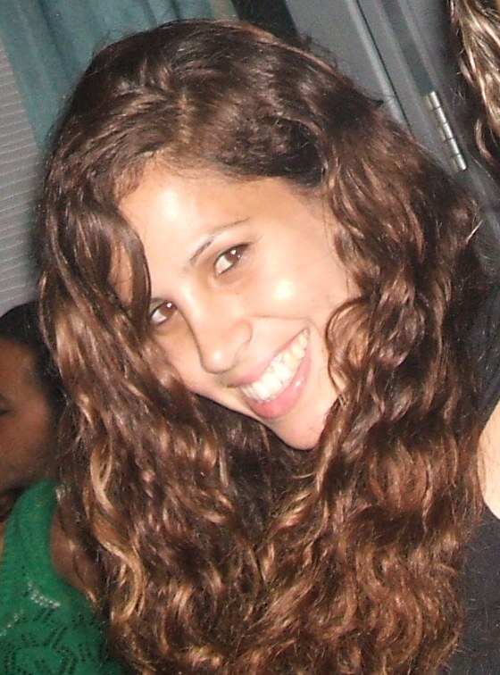 מירב פנויה להכיר בנים